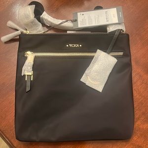 Black voyageur Tula Crossbody